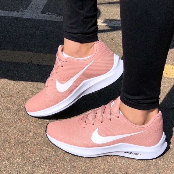 Tenis para caminhada feminino hot sale nike