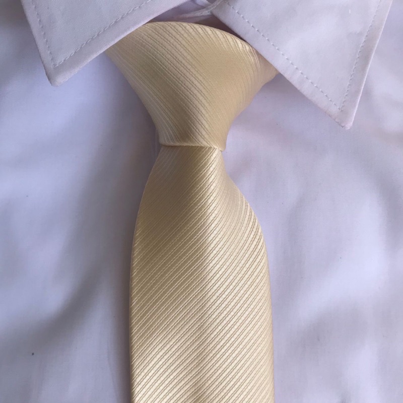 Pin de Attaf em علب العرس  Gravata desenho, Terno e gravata, Desenho de  nutella