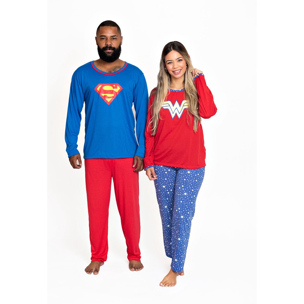 Kit 2 Pijamas Casal Inverno Adulto Super Homem e Mulher Maravilha