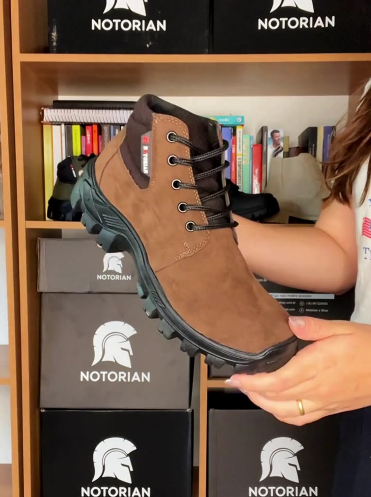 Bota Masculina Coturno Adventure Cano Médio Cadarço Preto e Marrom