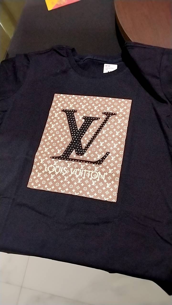 Blusa T-shirt Feminina 100% Algodão Louis Vuitton Stras Bege Preto Camisa