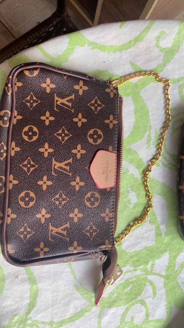 Bolsa LV pequena louis vuitton alça colorida mais porta moeda