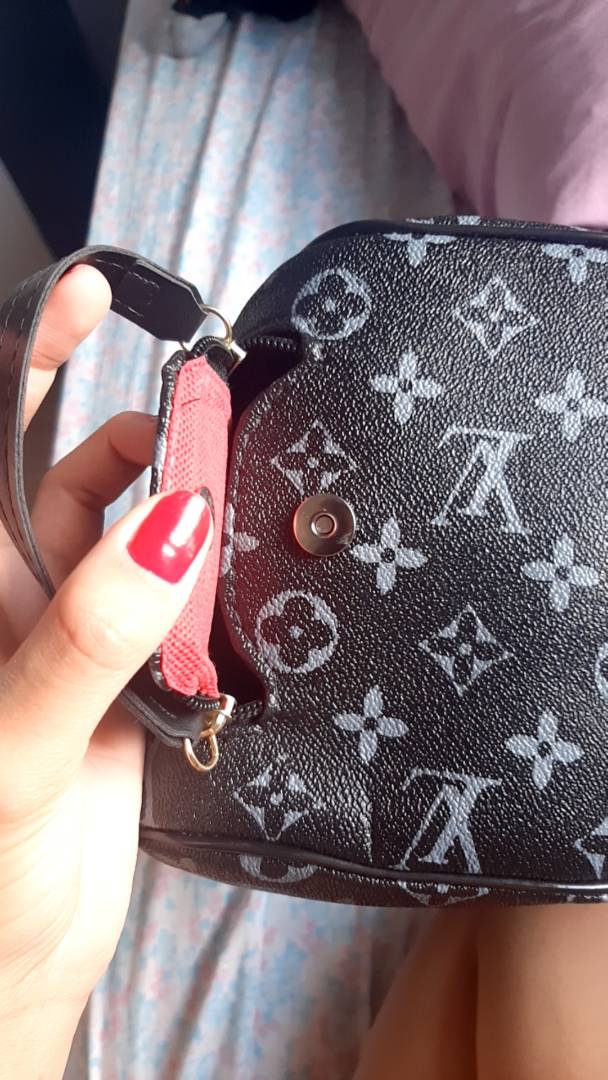 Necessaire Grande LV/ Masculina Feminina / Porta Maquiagens / Porta  Chuteiras / Organizadora Viagem / Bolsa de Mão / Luis Vuitton Nescesser