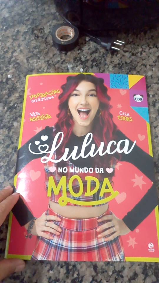  Luluca No mundo da moda (Em Portugues do Brasil):  9786555662191: Luluca: Books