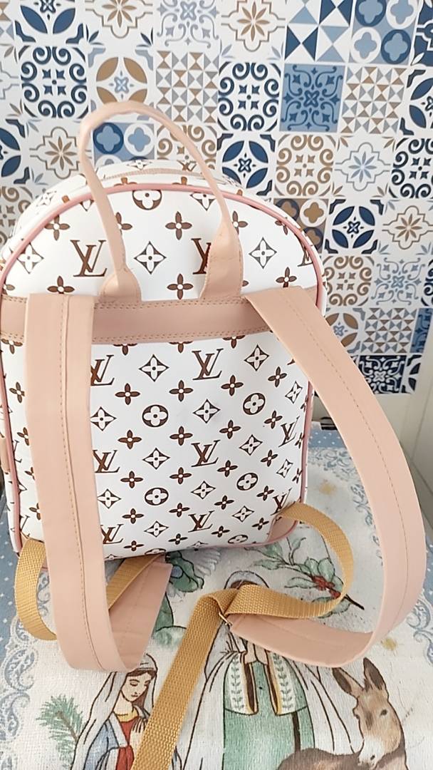 Mochila Bolsa LV Louis V Logo Promoção Tendencia Alta Procura Feminina Preta  Unissex PROMOÇÃO