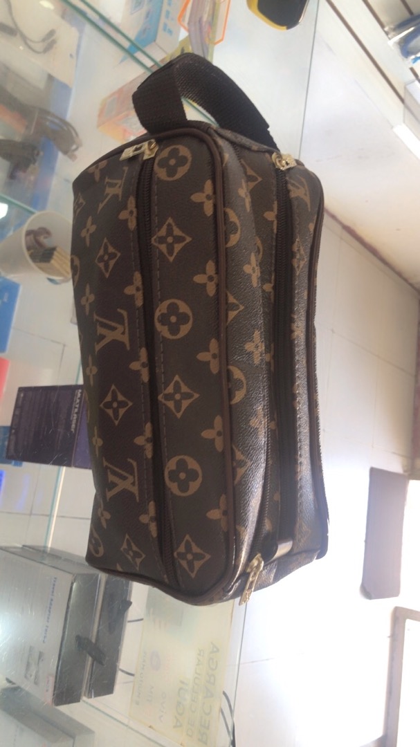 Necessaire Estilo LV Feminina e Masculina Bolsa de Mão - Escorrega o Preço