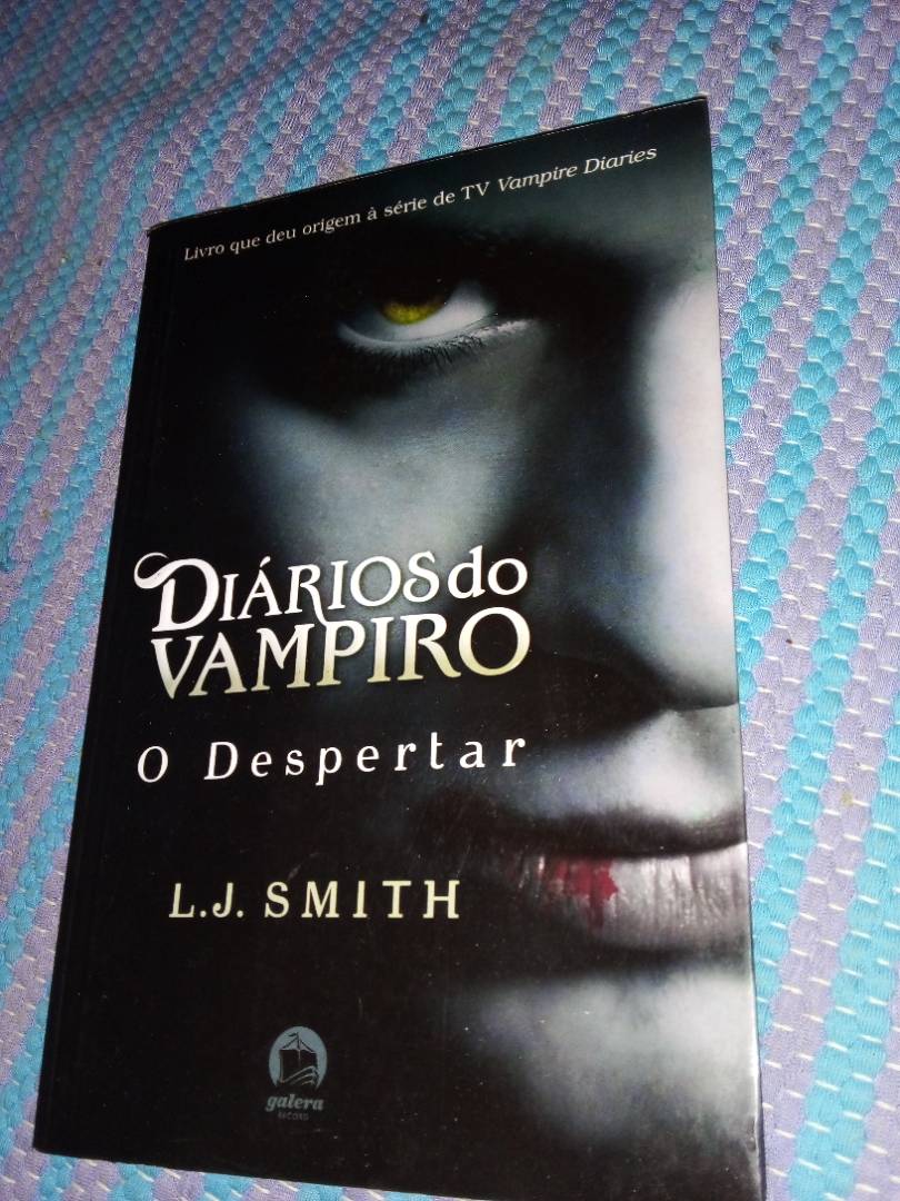 Livro - Diários Do Vampiro - O Despertar - Seminovo