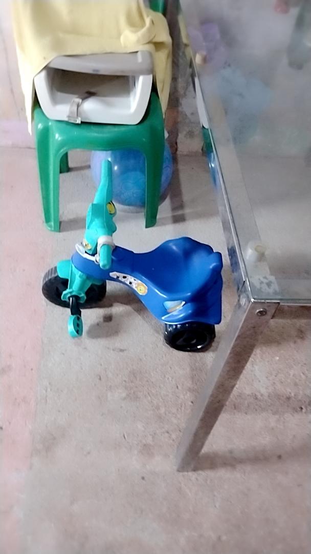 Triciclo Motinha Infantil Encantado Fast com Haste Completo - Pais e Filhos  - Lojas Revolução - Eletrodomésticos e utensílios em geral