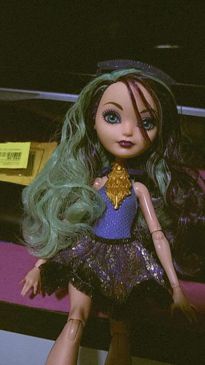 Ever After High Madeline Hatter Praia Encantada em Promoção na Americanas