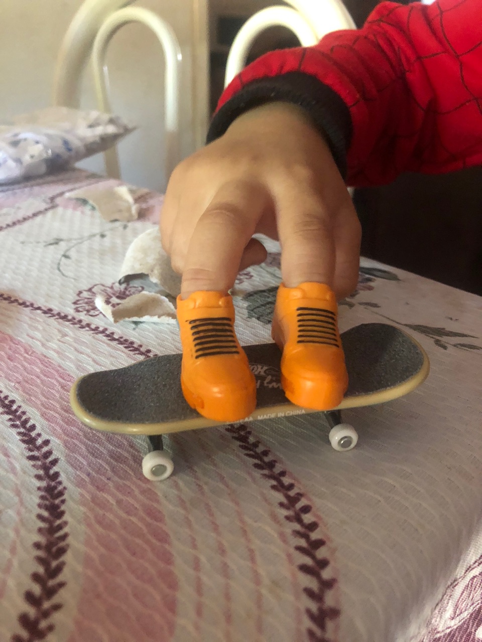 Hot Wheels Skate De Dedo Com Tênis Gargoyle Guardian Tony Hawk