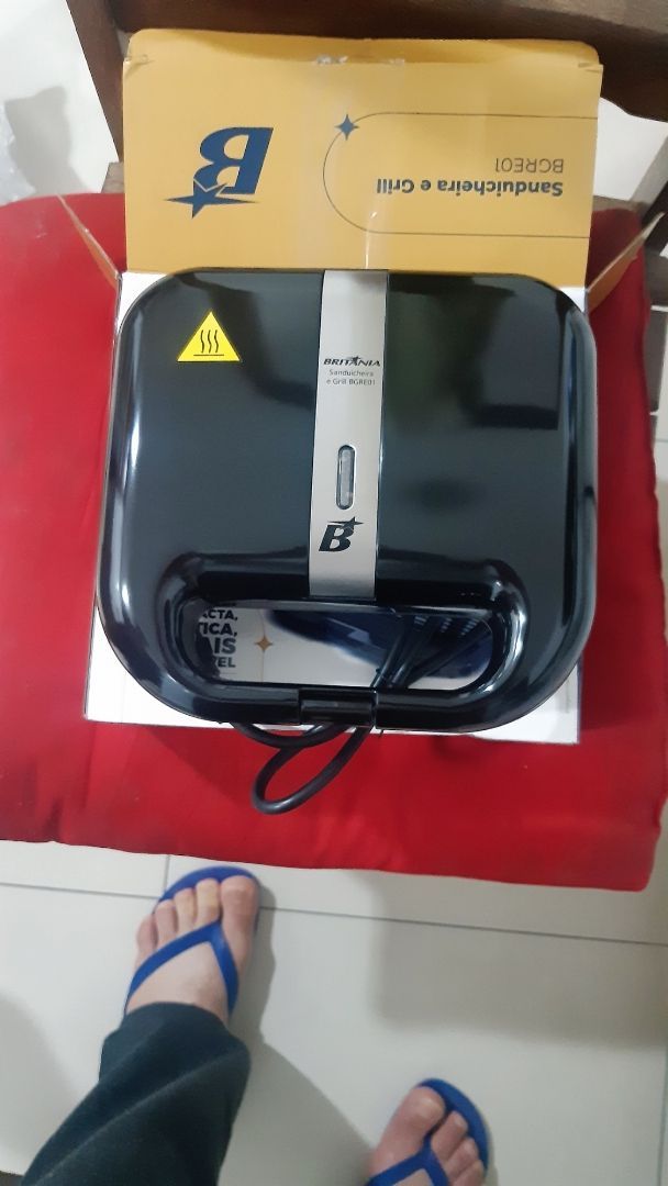 Sanduicheira e Grill Britânia 2 em 1 750W BGRE01