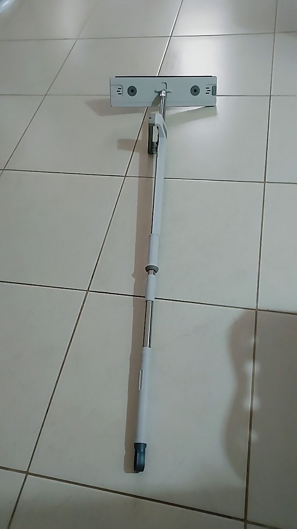 Mop Mágico sobre o piso de cerâmica