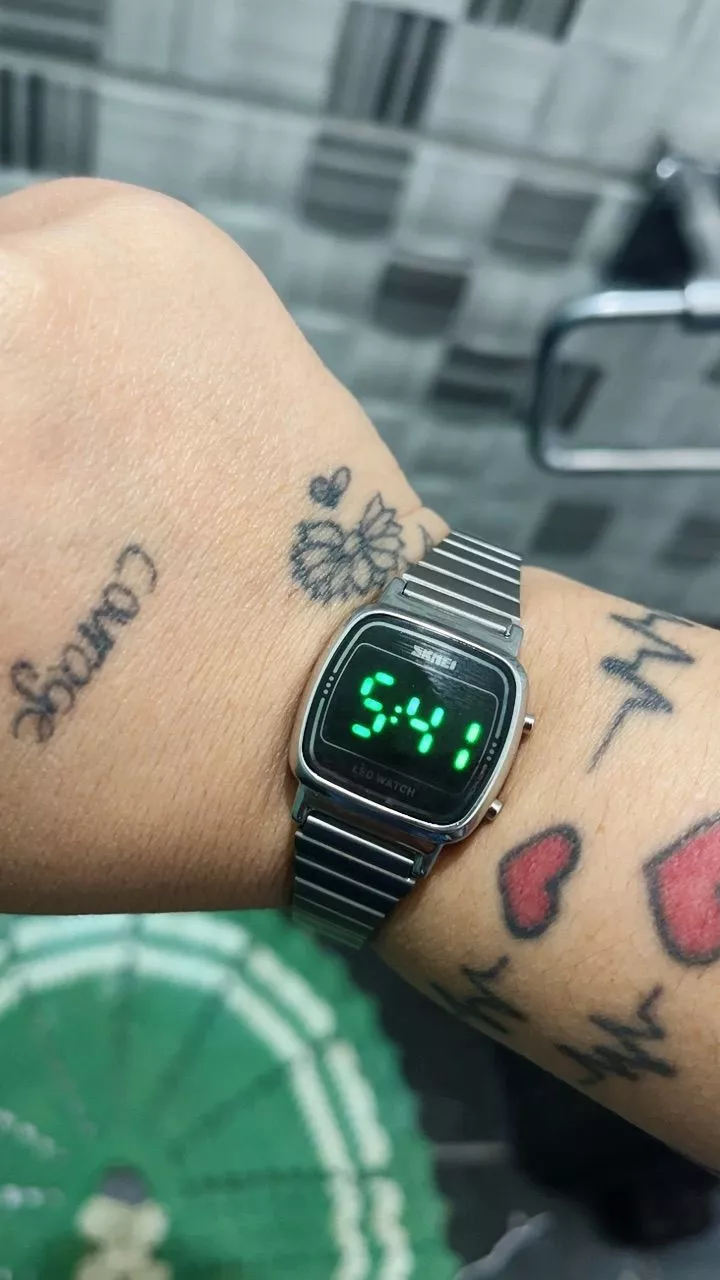 Foto do relógio estiloso 2