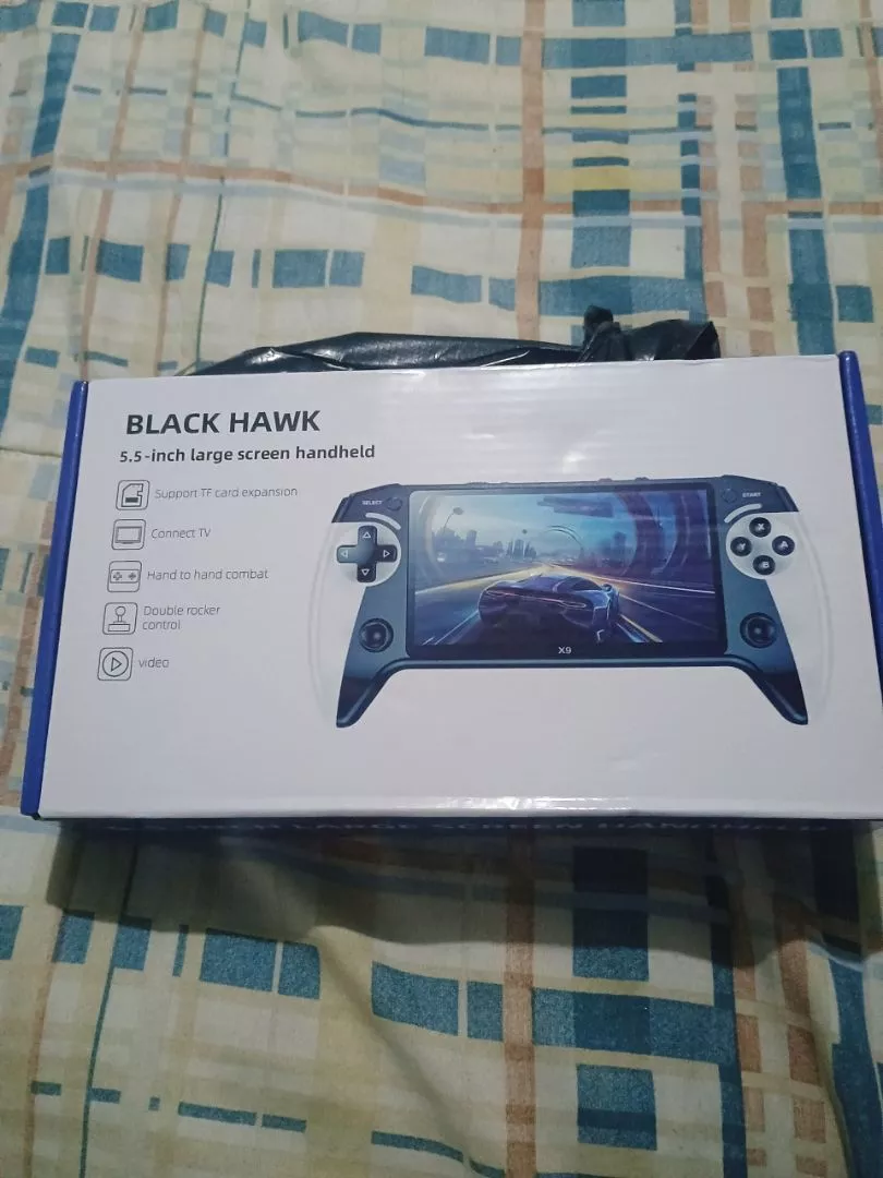 Embalagem do console Eony Black Hawk mostrando especificacoes tecnicas