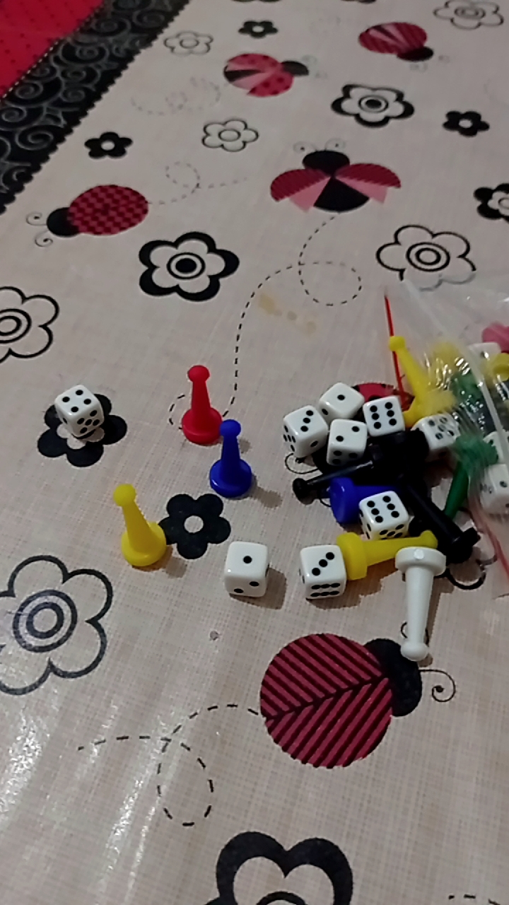 Conjunto Peão Jogo Pinos Ludo 360 Und + 60 Dados 10mm