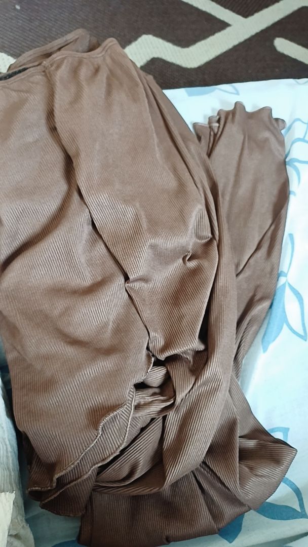 Conjunto feminino Mila Blusa Assimétrica Manga Comprida e Calça Pantalona em Malha Ribana Canelada