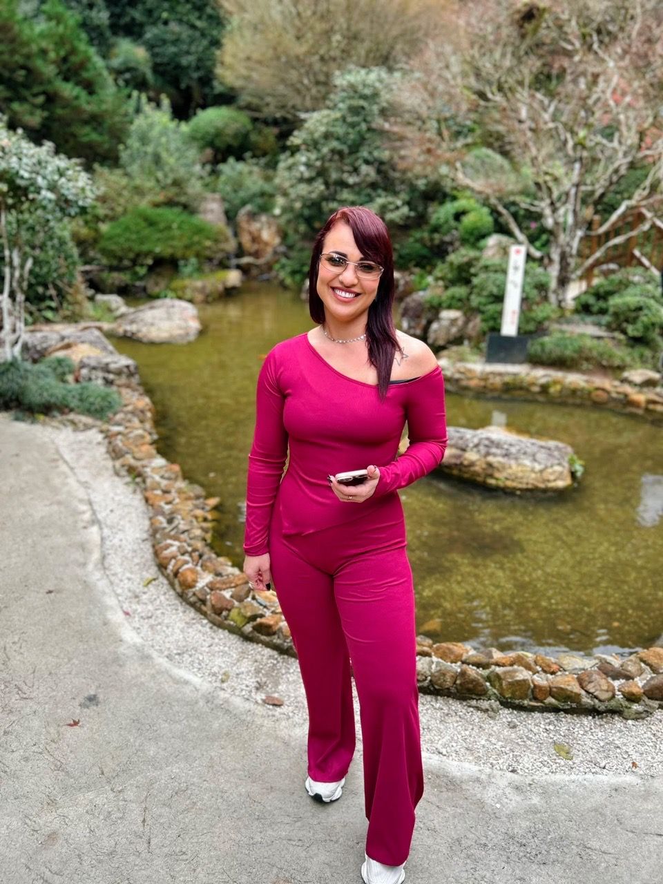 Conjunto feminino Mila Blusa Assimétrica Manga Comprida e Calça Pantalona em Malha Ribana Canelada