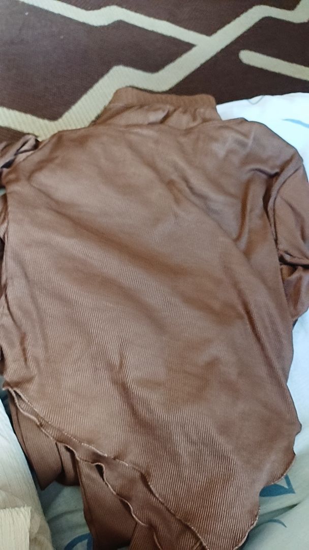 Conjunto feminino Mila Blusa Assimétrica Manga Comprida e Calça Pantalona em Malha Ribana Canelada