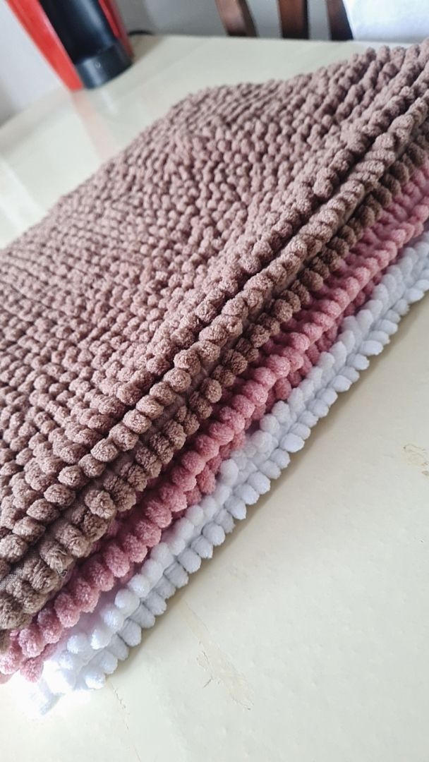 Tapetes Bolinha 40x60 de Banheiro Microfibra Antiderrapante Super Macio e Absorvente
