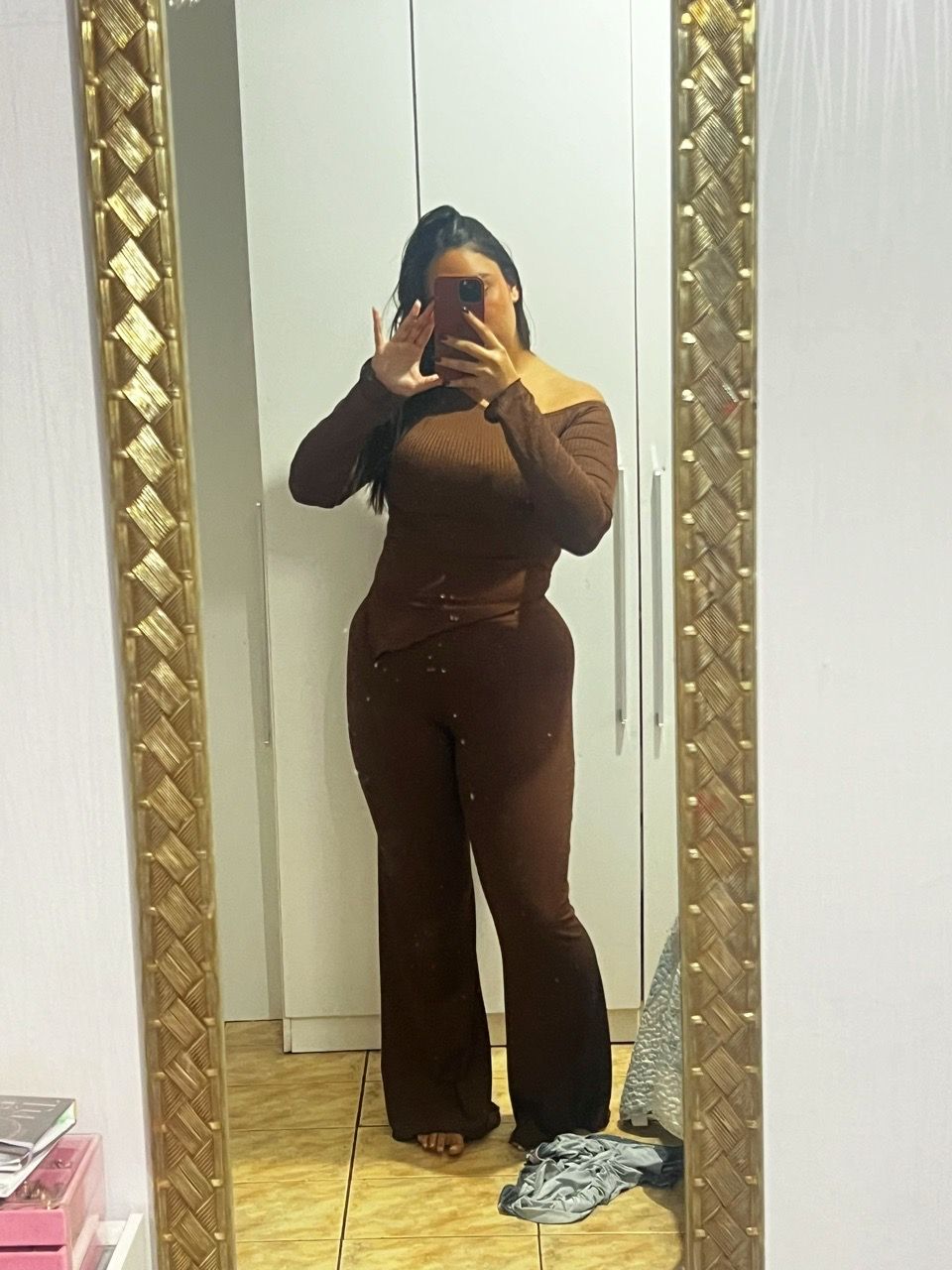 Conjunto feminino Mila Blusa Assimétrica Manga Comprida e Calça Pantalona em Malha Ribana Canelada