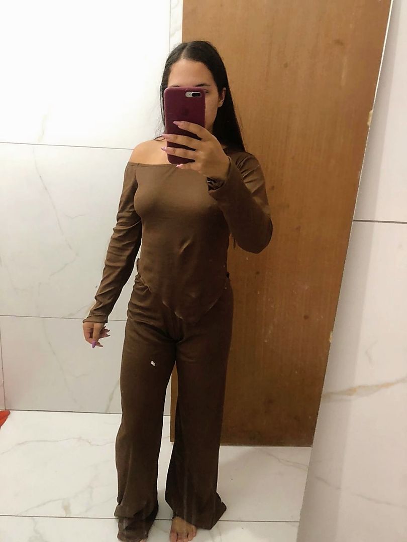 Conjunto feminino Mila Blusa Assimétrica Manga Comprida e Calça Pantalona em Malha Ribana Canelada