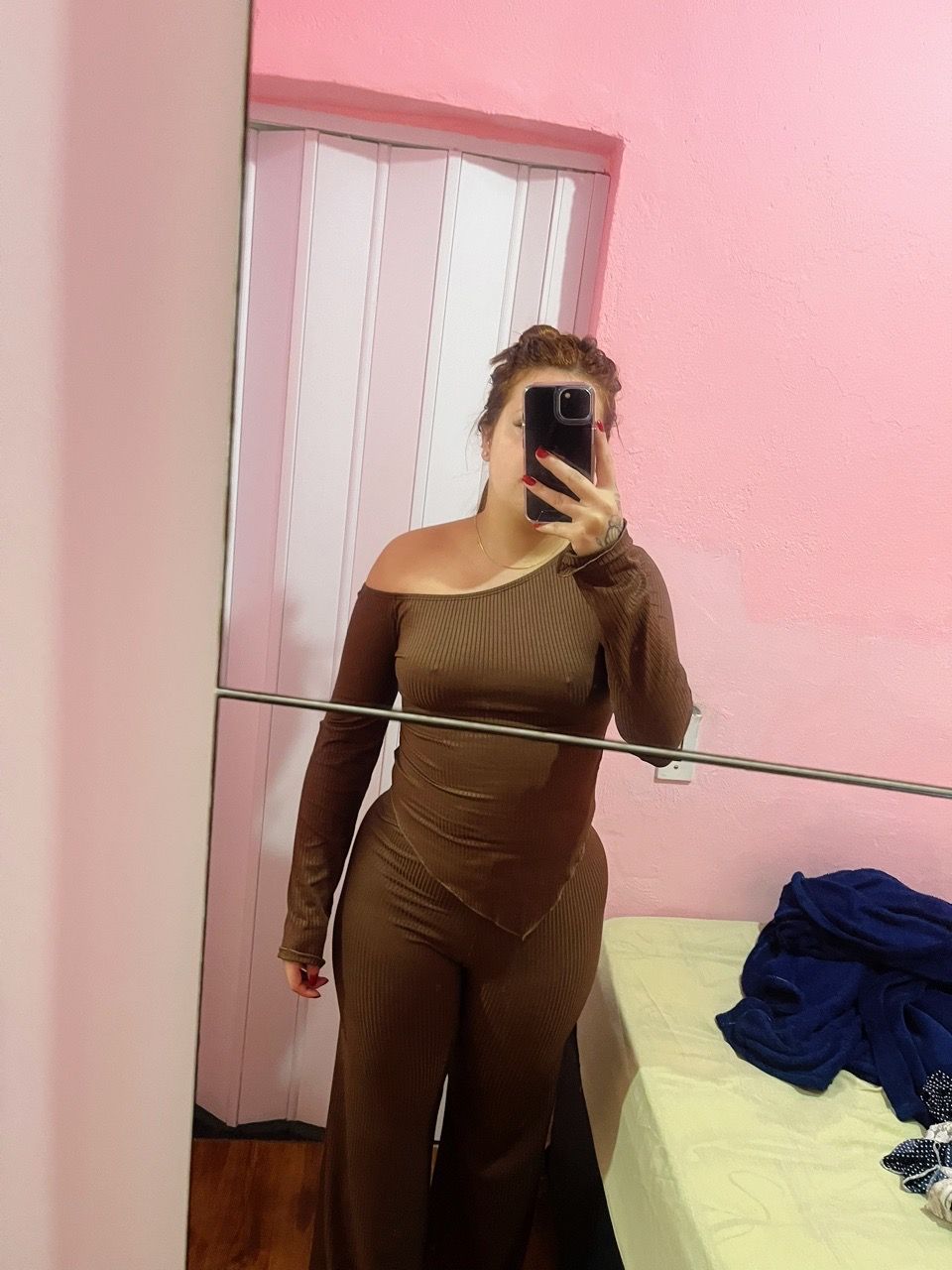 Conjunto feminino Mila Blusa Assimétrica Manga Comprida e Calça Pantalona em Malha Ribana Canelada