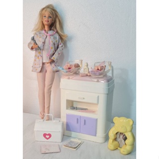 Barbie Profissoes Conjunto Pediatra com 2 Bebes - Mattel