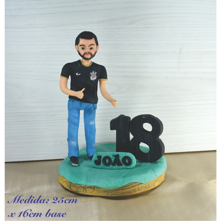 Pati Zelleroff Cake Designer - Bolo aniversário 18 anos! #boloscuritiba  #cakedesigncuritiba #curitibacake #beercake #bolocerveja #18anos #sqn