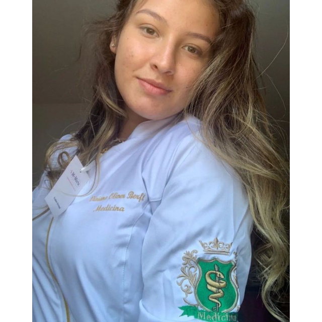 Jaleco Feminino acinturado gabardine Premium Branco c/ zíper bordado nome especialidade e brasão
