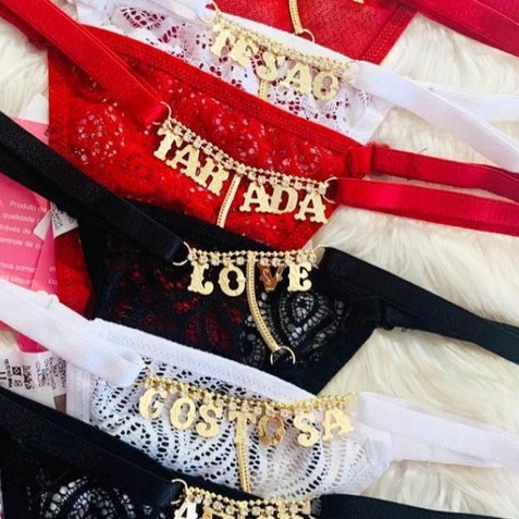 Calcinha Fio Dental Sexy Pingente Frase Palavra Com Regulagem