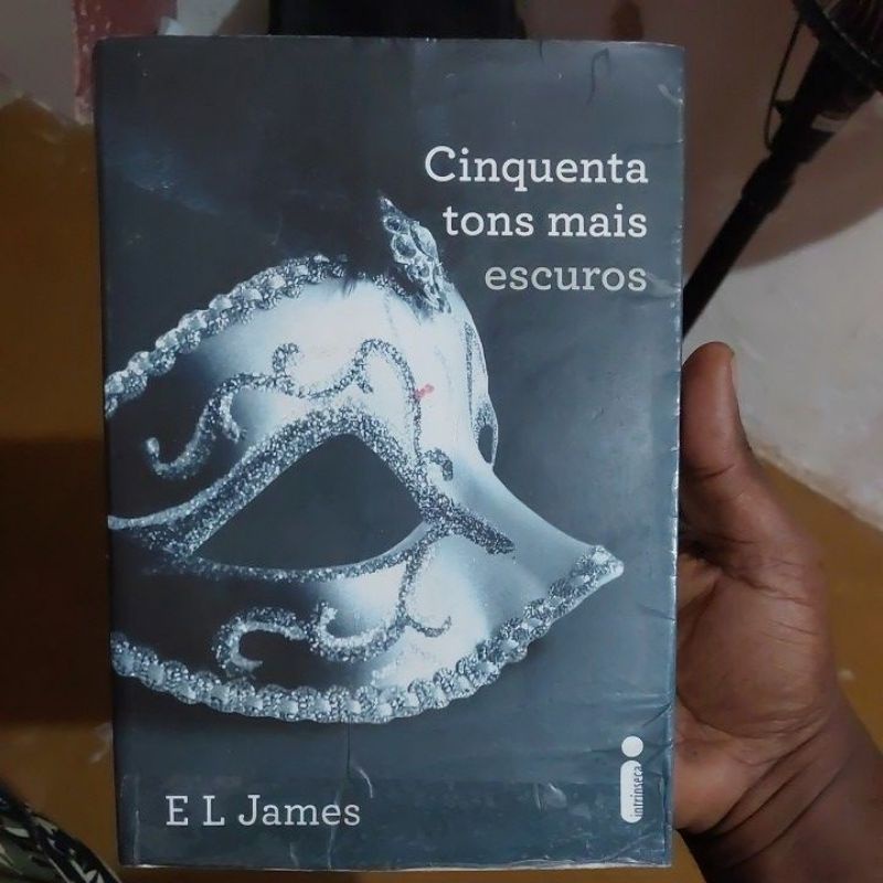 Livro - Cinquenta tons mais escuros - E. L. James | Shopee Brasil