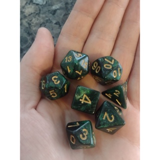 D4 d6 d8 d10 d12 e d20 dados para jogos de tabuleiro, dnd conjunto de  dados. dados de rpg para jogo de mesa. vetor