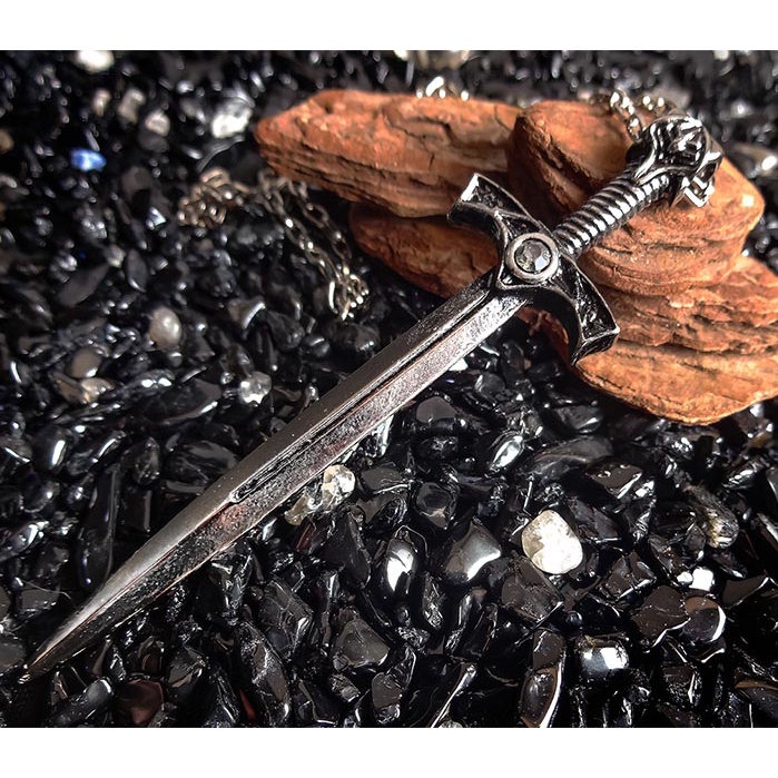 Colar Pingente Espada Com Strass 9cm