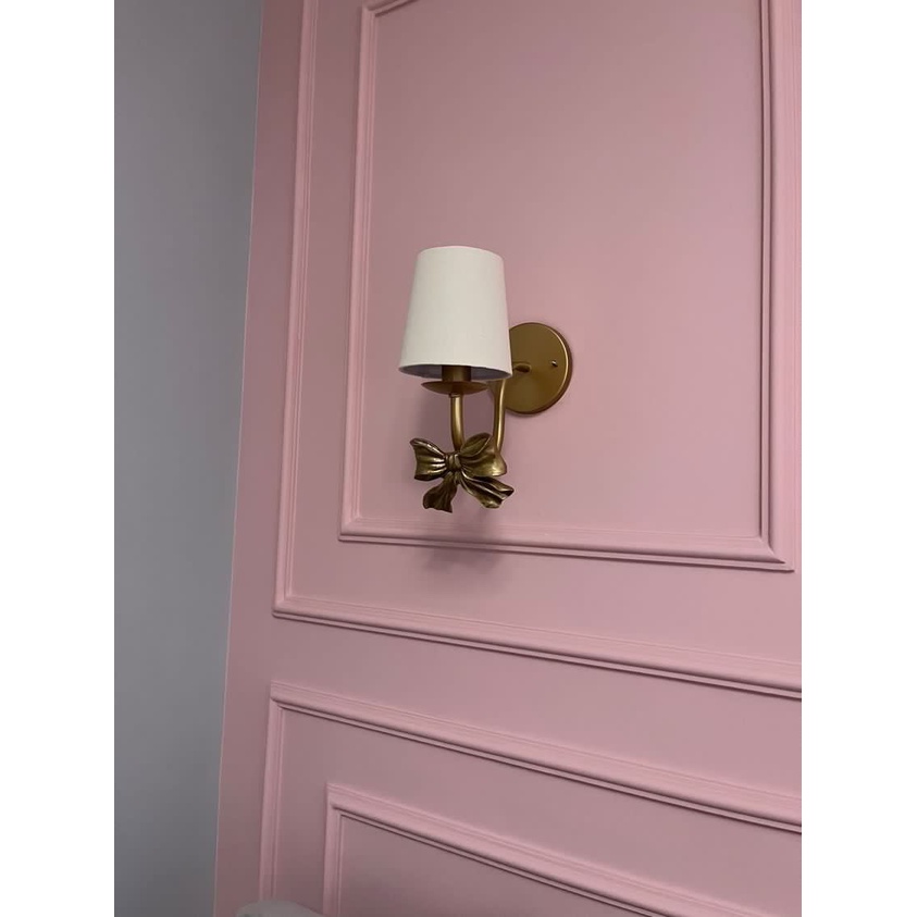 Arandela Laço Dourado + Cúpula Bege