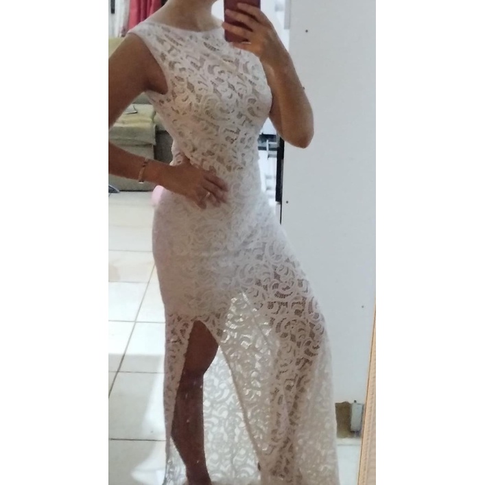 Vestido de renda com fenda hot sale na perna