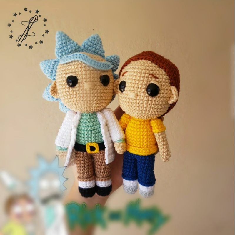 Bonecos Rick e Morty feitos de amigurumi crochê