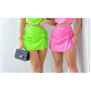 Short saia com pochete e amarração lateral.