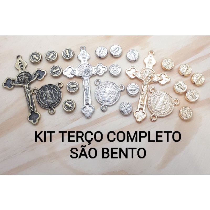 Kit Crucifixo Vazado 3,8 X 2,7CM e Entremeio Sagrada Família