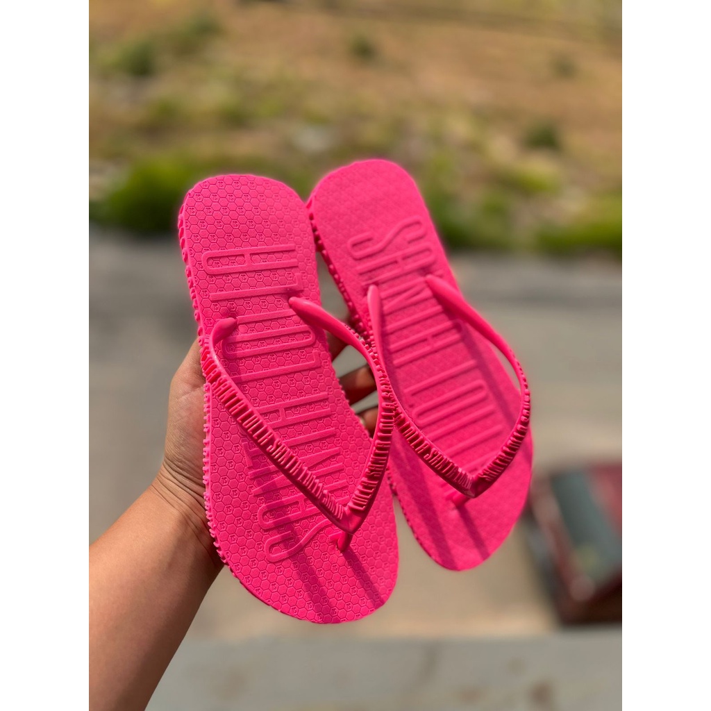 chinelo sta lola verão 2023 lançamento praia blogueirinha