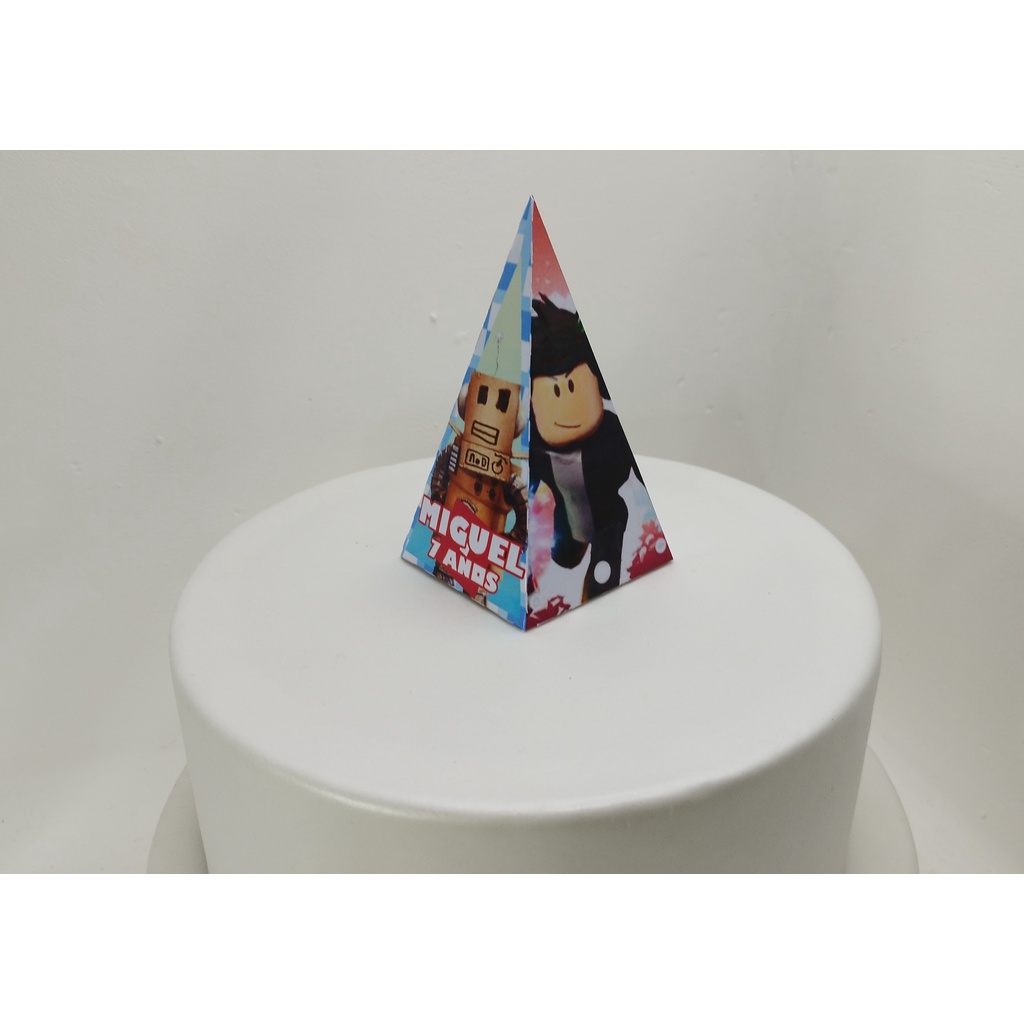 Caixa piramide roblox Tamanho aproximado : 17cmx7cm x7cm - Fazemos