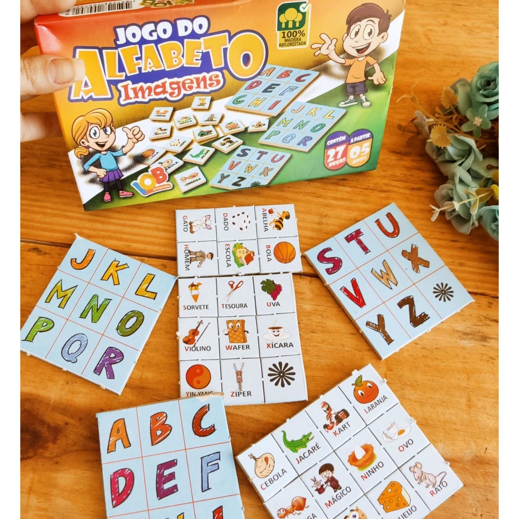 A Mão Das Crianças Para Jogar Os Jogos Do Alfabeto, Foco Seletivo Ao  Alfabeto Imagem de Stock - Imagem de escola, pilha: 65287423