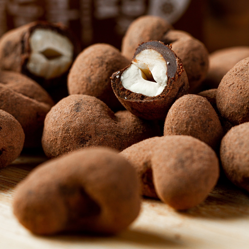 Castanha de Caju Drageada com Chocolate 72% 220g - Premium - Típico Ceará