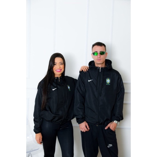 imagem de casal Mandrake com roupa da Nike