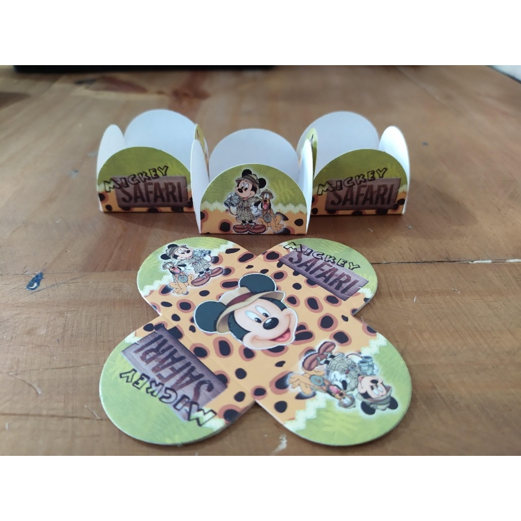 Mickey safari 50 forminha de doces mickey safari 4cm