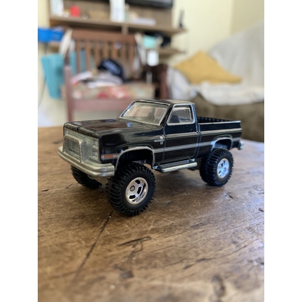 Voiture Miniature Hot Wheels 1/64 Chevy Silverado - Friday Night Lights - Série Retro Entertainment