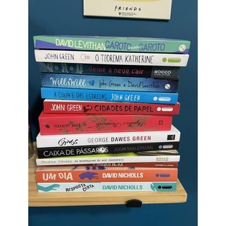 Livros semi novos em ótimo estado - desapego literário