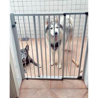 Portão de Segurança para Crianças e PETs em Alumínio com Largura Expansível de 58 a 100cm