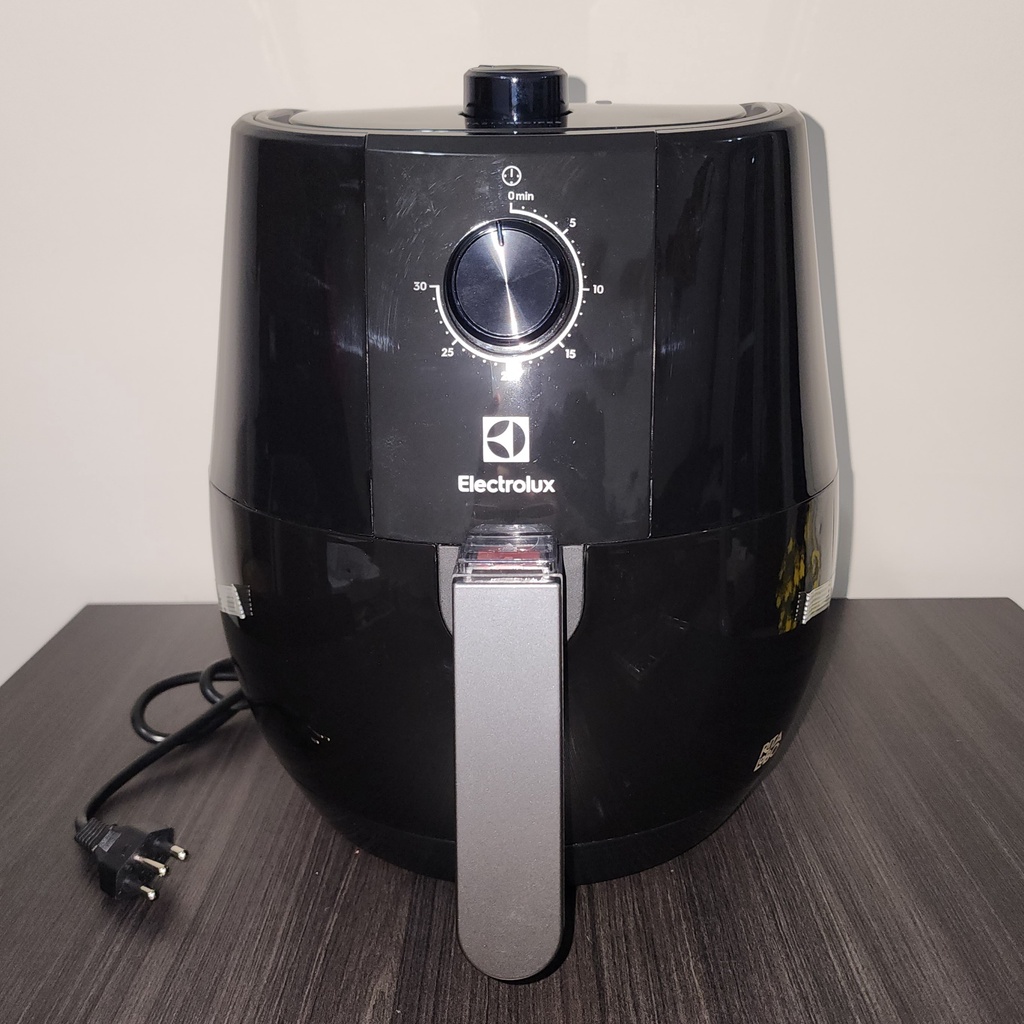 AirFryer Electrolux 3,2L 1400W Efficient por Rita Lobo (EAF10) 127V ou
