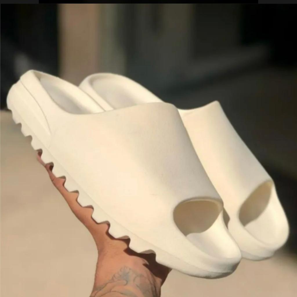 Novo Chinelo Nuvem Yeezy slide masculino casual disponivel na cor Branco e diversas outras cores disponíveis - novidade 2022