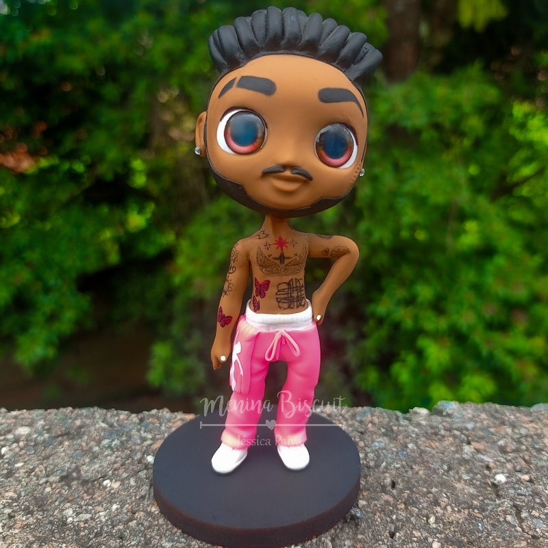 Boneco/Action figure Lil Nas X no estilo Chibi Slim (Qposket) em biscuit |  Shopee Brasil